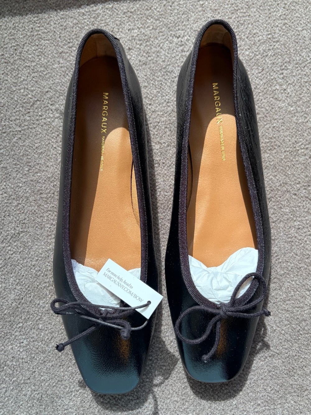 Margaux Fonteyn Black Crinkle-Gloss Nappa 39 M NEW IN BOX